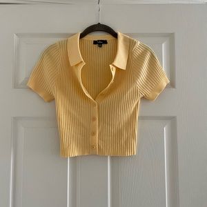 Lulus yellow cropped button up t shirt